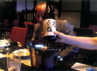 お洒落に純米酒が飲めます。